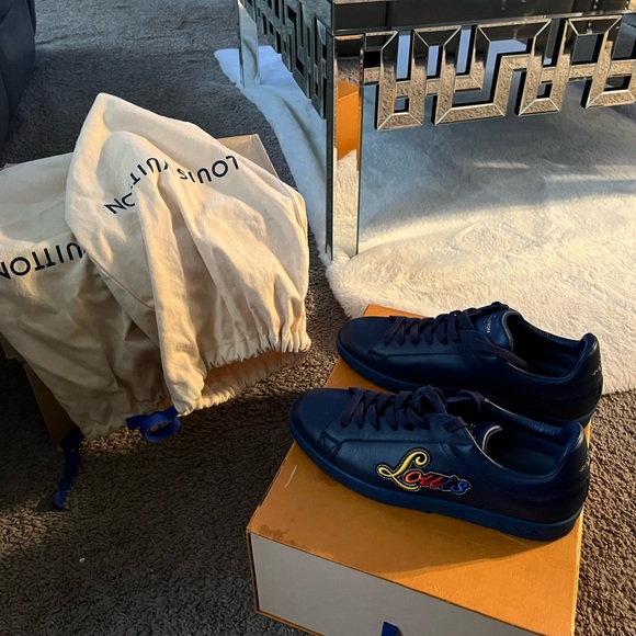 LV Luxembourg Men - Picture 2 of 7